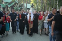 У шахты в монастыре святых Царственных страстотерпцев паломники совершили молебен