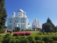 Митрополит Кирилл и игумения Питирима участвуют в торжествах преподобного Серафима Саровского.