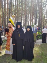 18 июля 2019 года, в день памяти святой преподобномученицы Елисаветы Феодоровны и инокини Варвары, преосвященные архипастыри совершили Божественную литургию в мужском монастыре во имя новомучеников и исповедников Церкви Русской в городе Алапаевске.